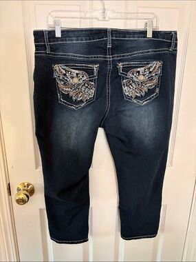 Dark Wash Boutique Embroidered Pocket Women’s Capri Jeans Size 16W